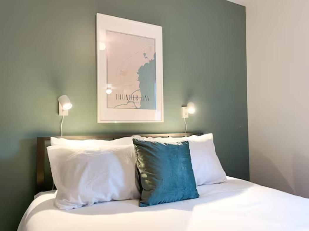 Lake Superior Boutique Hotel Тандер-Бей Экстерьер фото