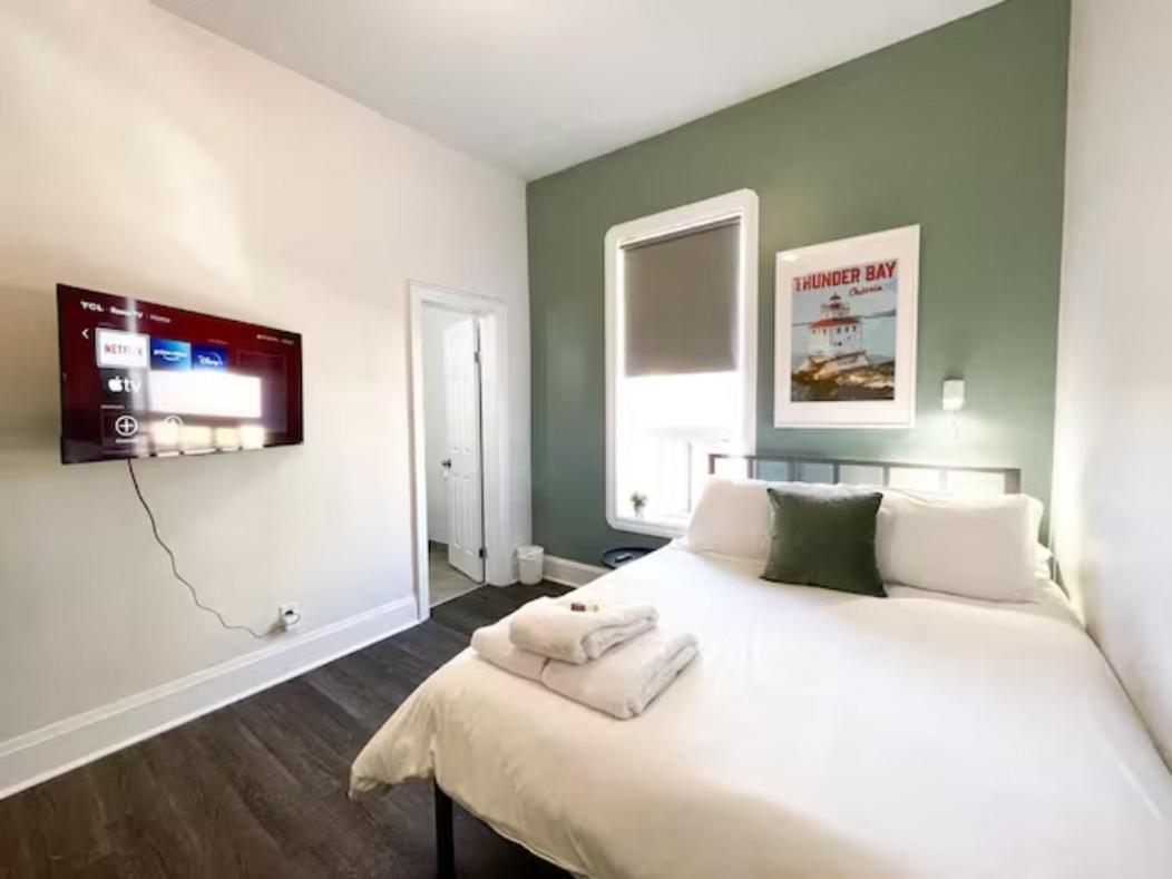 Lake Superior Boutique Hotel Тандер-Бей Экстерьер фото
